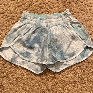 Lululemon Tracker Mid-rise Lined Short 4” Size 4